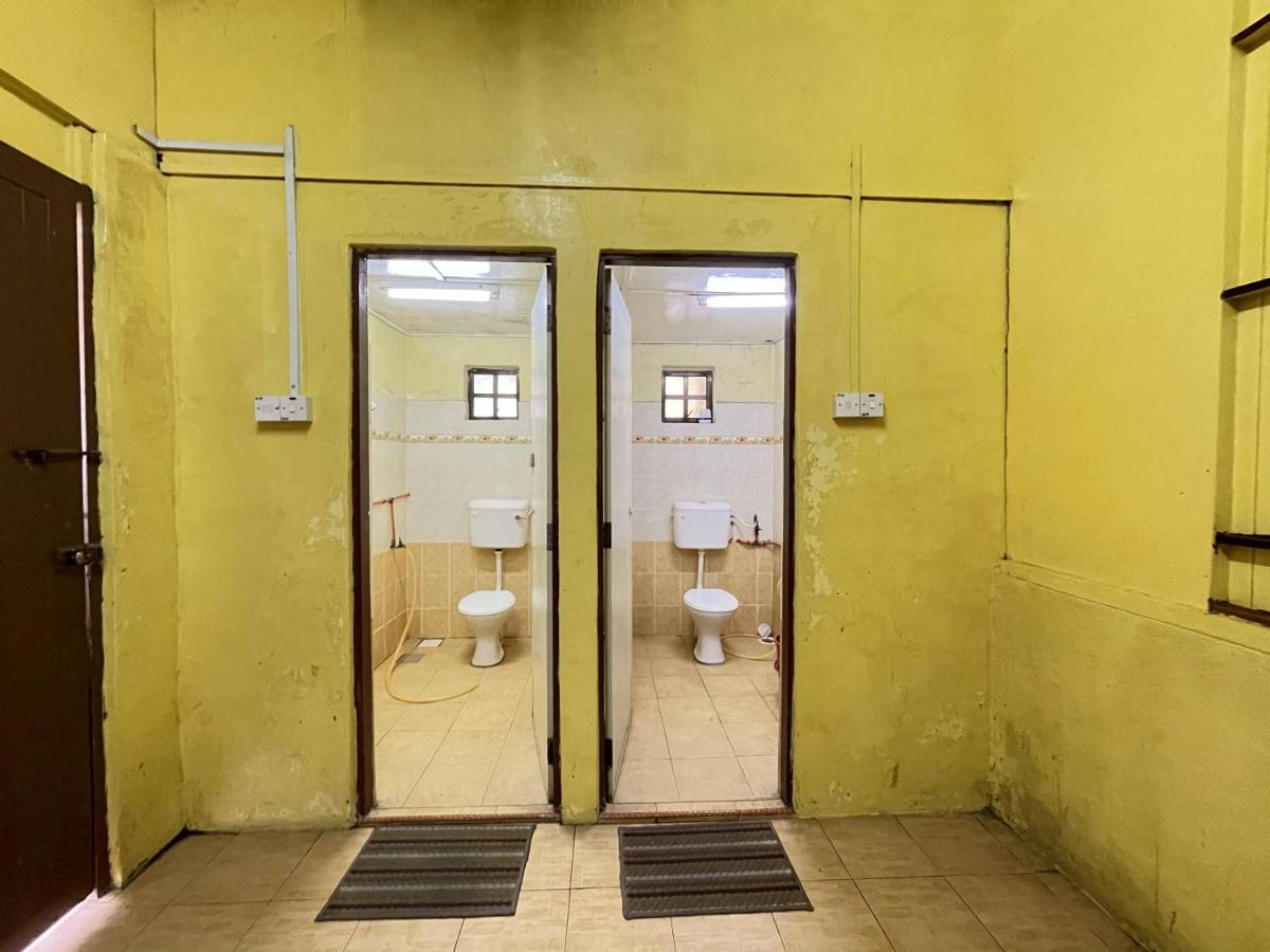 Aiza Homestay Opposite Abang Strawberry Taman Sedia Tanah Rata Extérieur photo