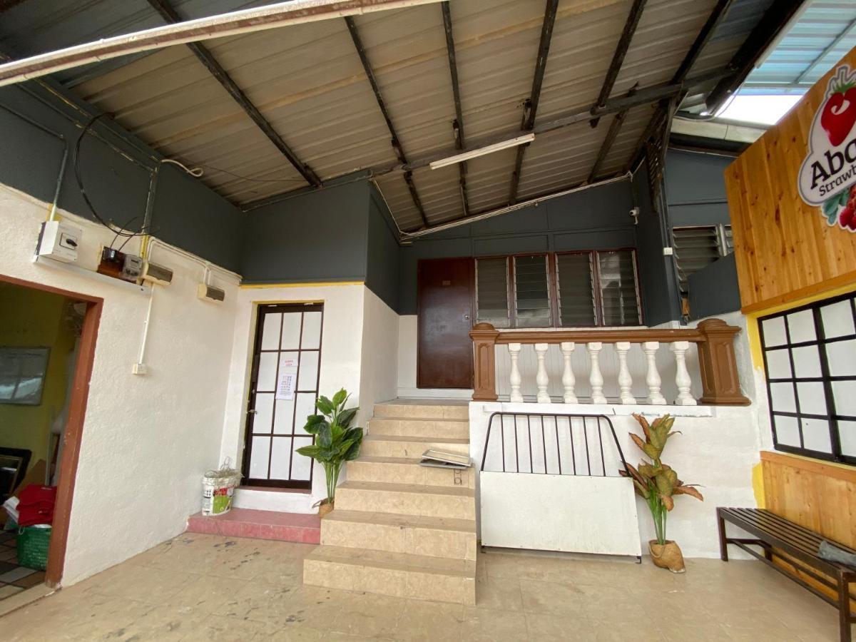 Aiza Homestay Opposite Abang Strawberry Taman Sedia Tanah Rata Extérieur photo