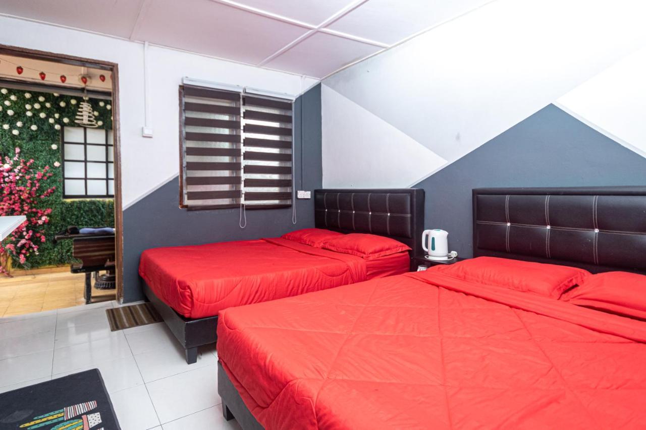 Aiza Homestay Opposite Abang Strawberry Taman Sedia Tanah Rata Extérieur photo