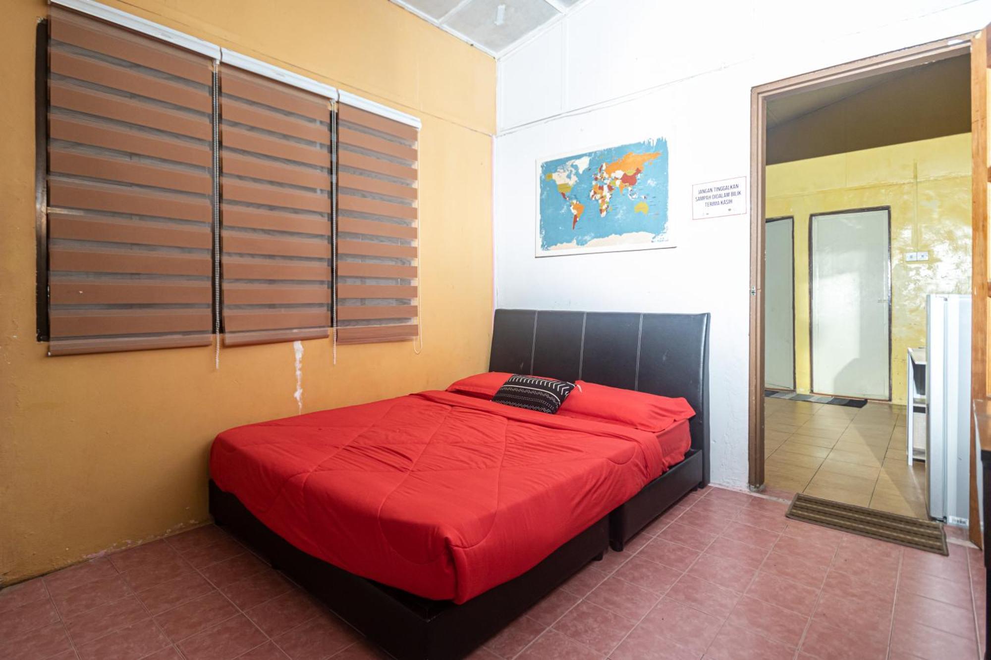Aiza Homestay Opposite Abang Strawberry Taman Sedia Tanah Rata Extérieur photo