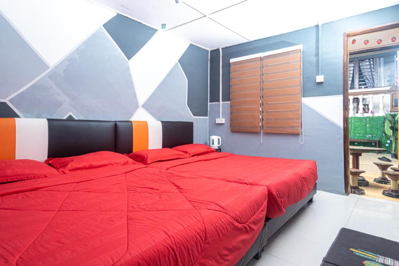 Aiza Homestay Opposite Abang Strawberry Taman Sedia Tanah Rata Extérieur photo