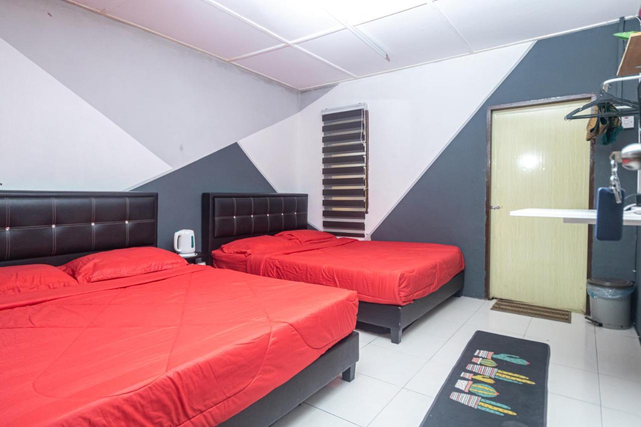 Aiza Homestay Opposite Abang Strawberry Taman Sedia Tanah Rata Extérieur photo